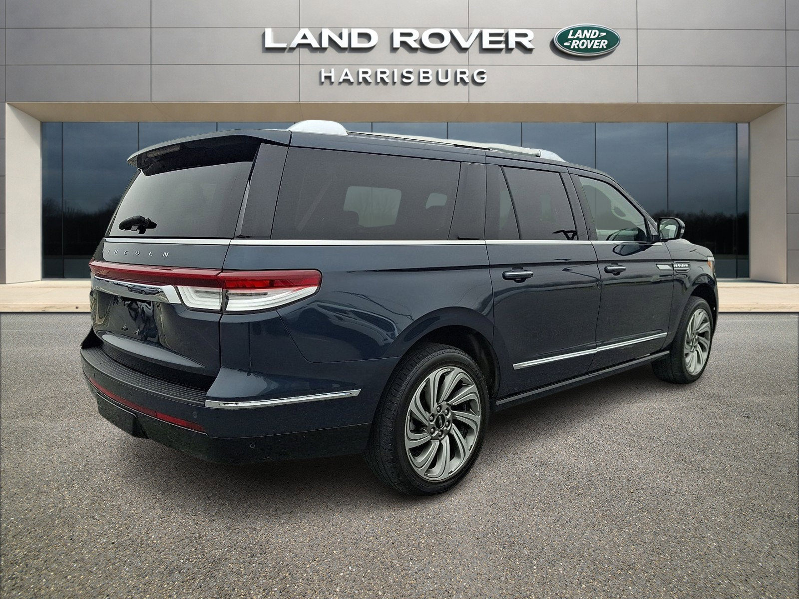 Used 2022 Lincoln Navigator L Reserve image 4