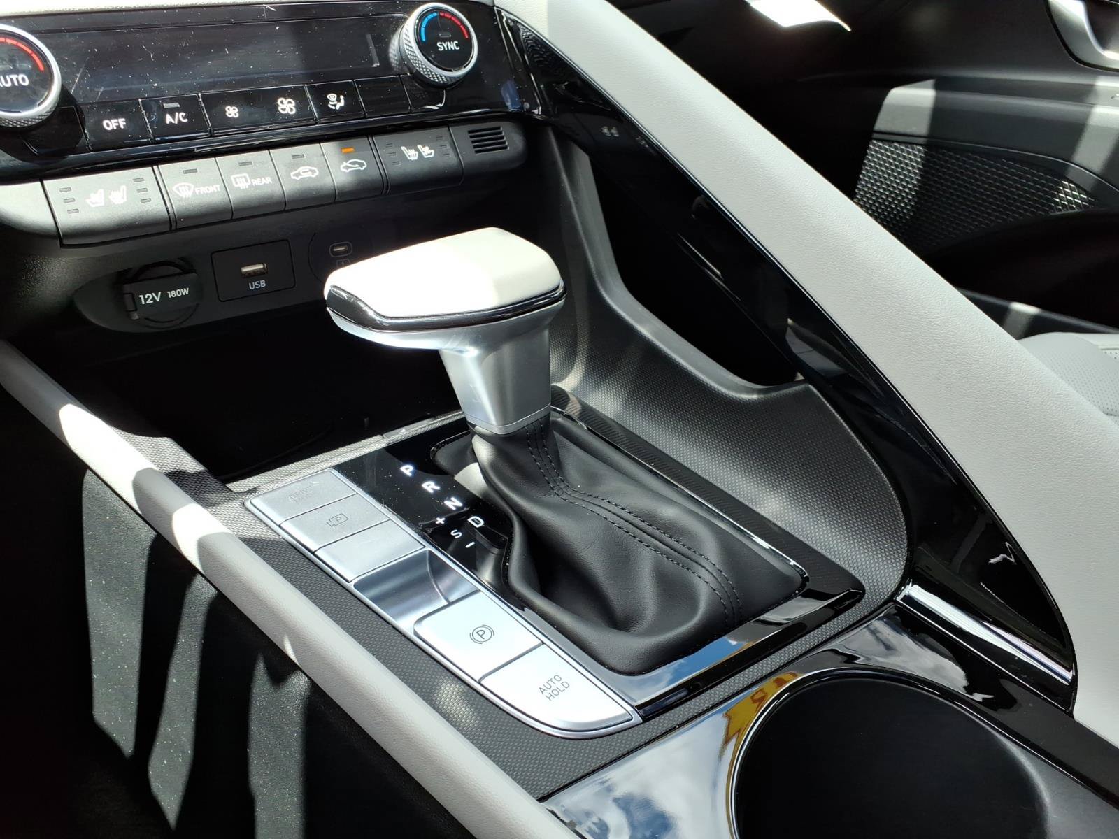New 2025 Hyundai Elantra Limited FWD image 18