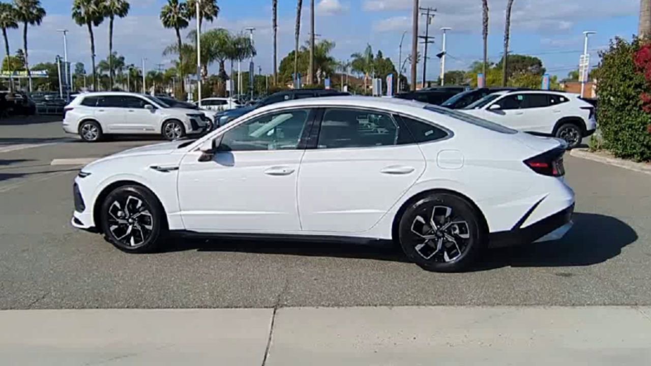 Used 2025 Hyundai Sonata SEL FWD image 5