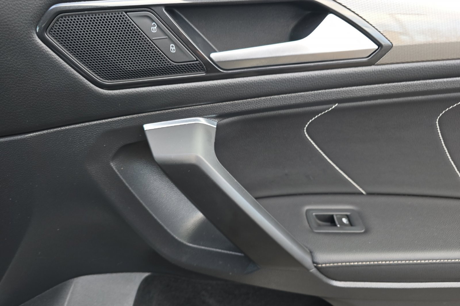 Used 2022 Volkswagen Tiguan SE image 19