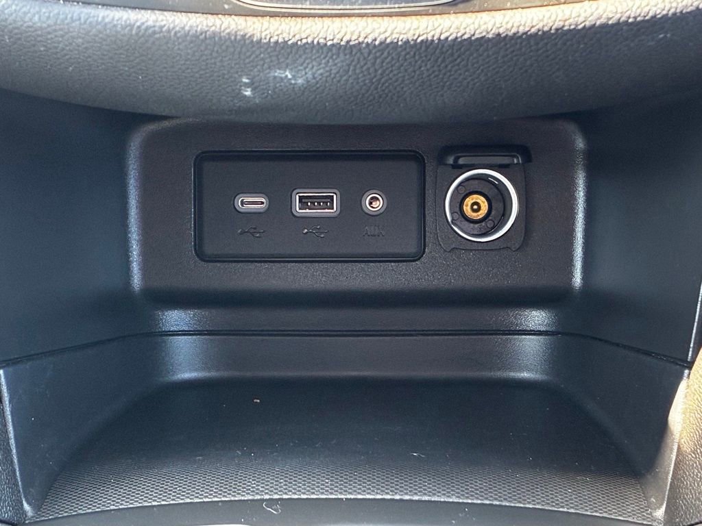 Used 2023 Chevrolet Equinox LT image 28