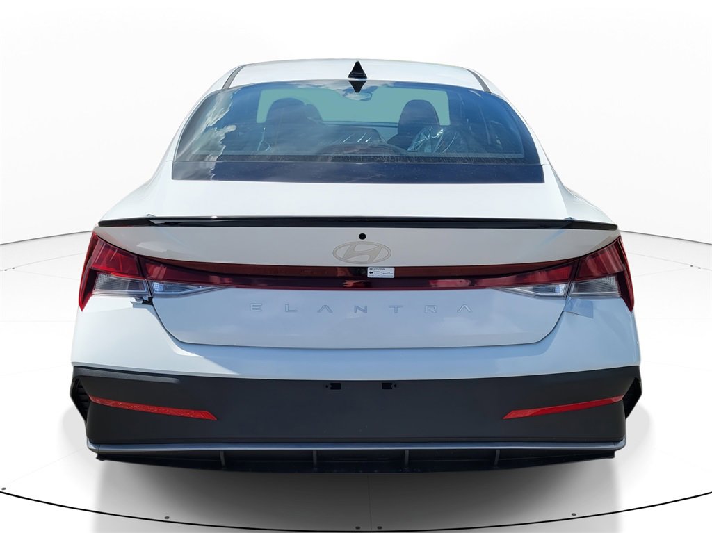 Used 2025 Hyundai Elantra Sport image 2