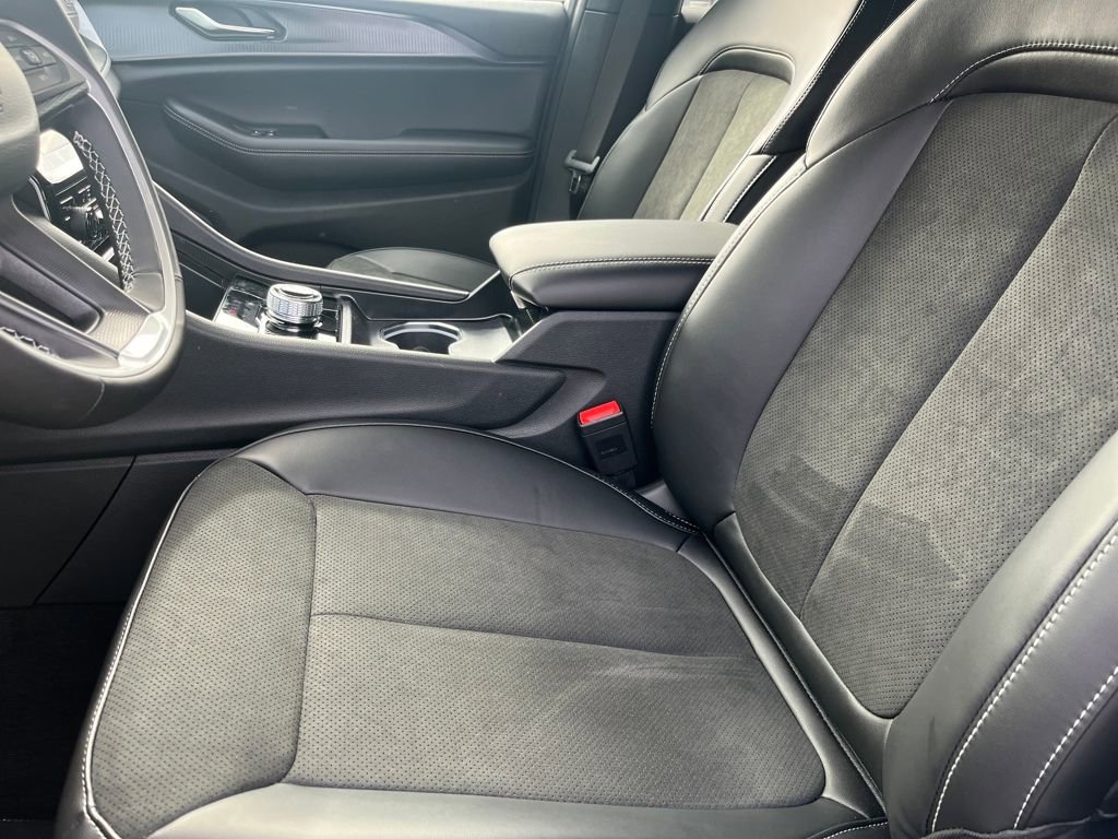 New 2025 Jeep Grand Cherokee Altitude image 19