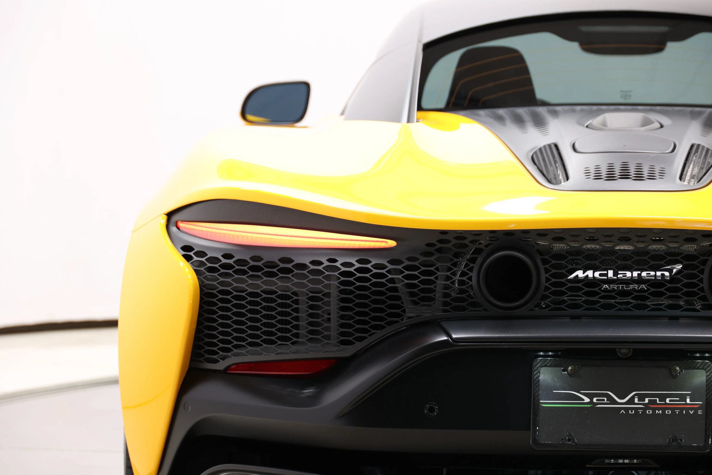 Used 2023 McLaren Artura RWD image 59