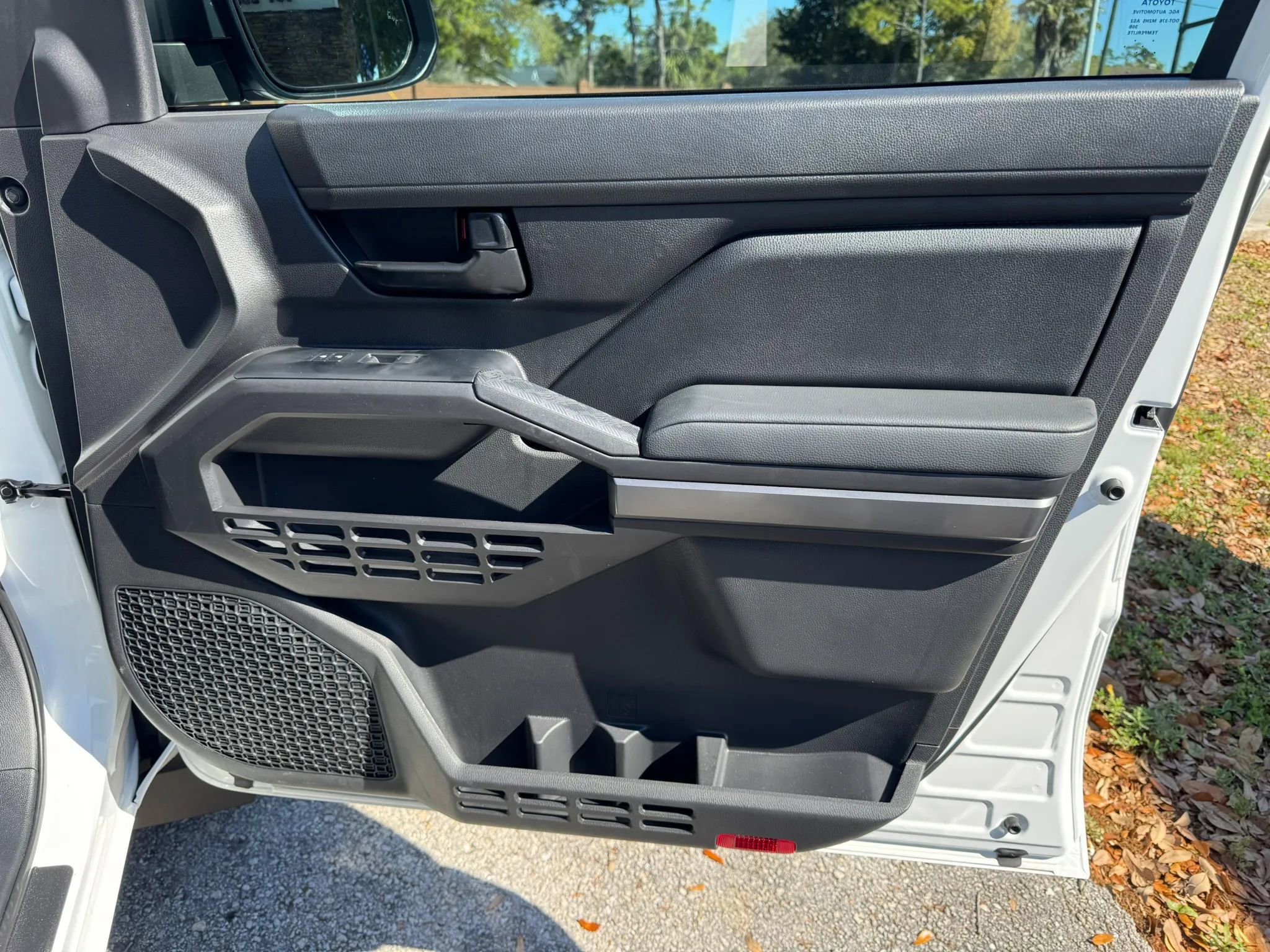 Used 2025 Toyota Tacoma SR5 image 19