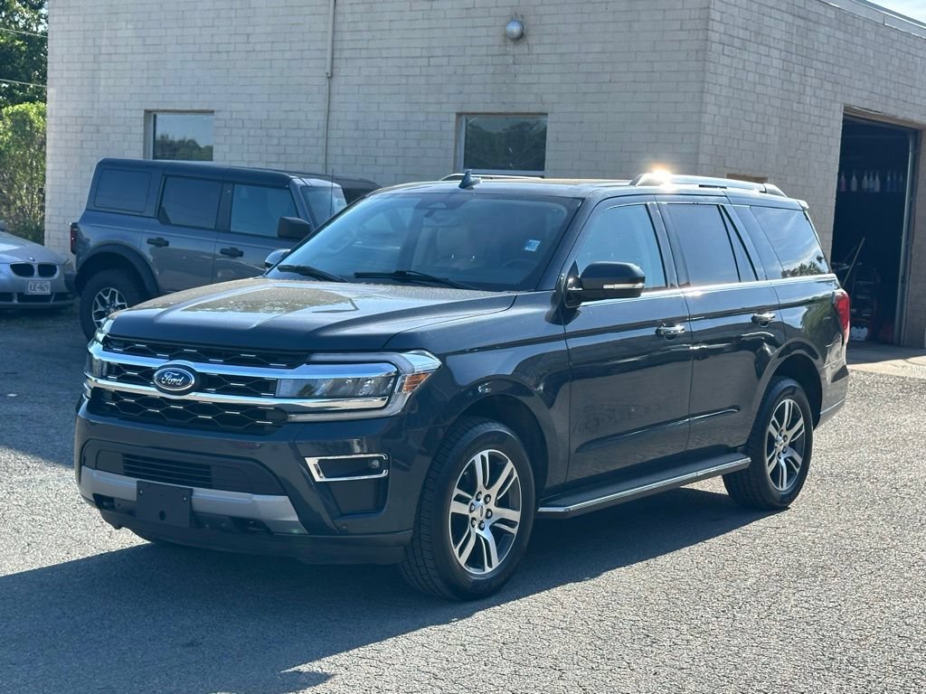 Used 2023 Ford Expedition Limited AWD/4WD image 2