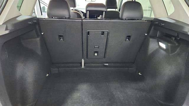 Used 2025 Volkswagen Taos SE image 10