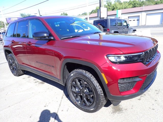 New 2025 Jeep Grand Cherokee Altitude image 9