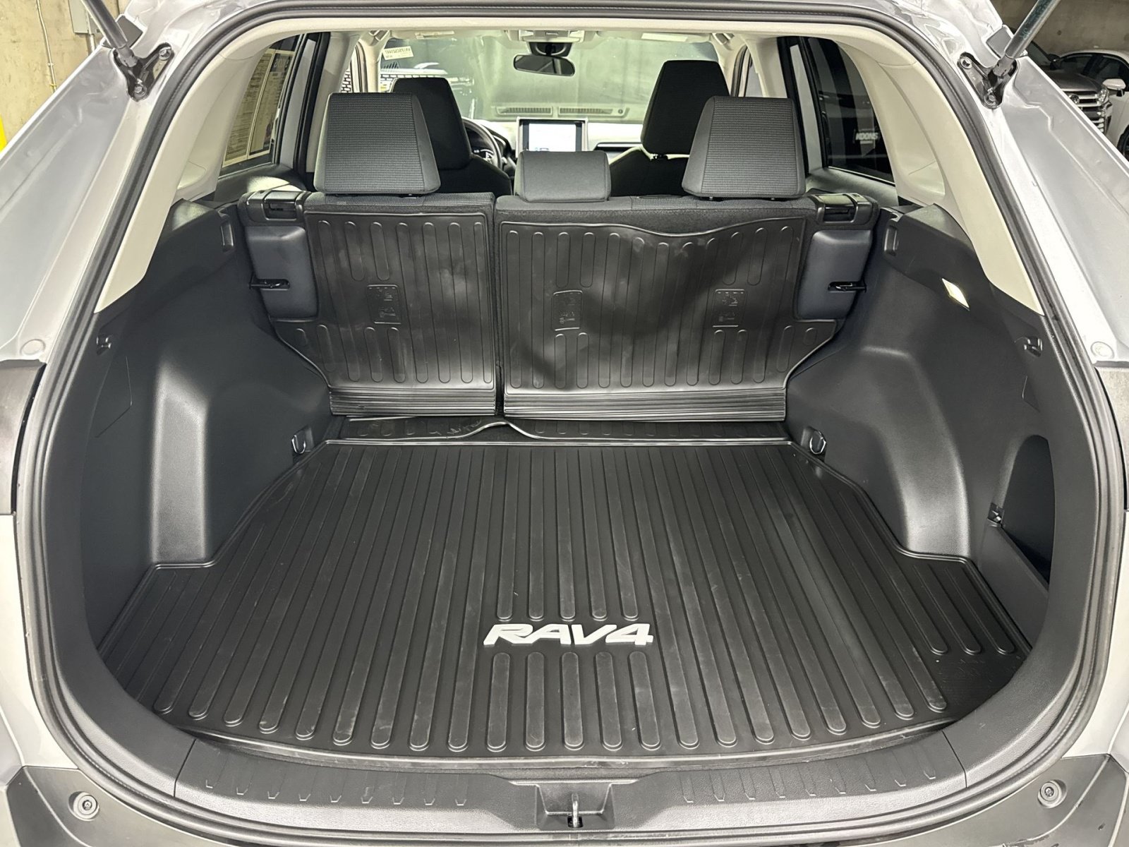 Used 2025 Toyota RAV4 LE AWD/4WD image 37