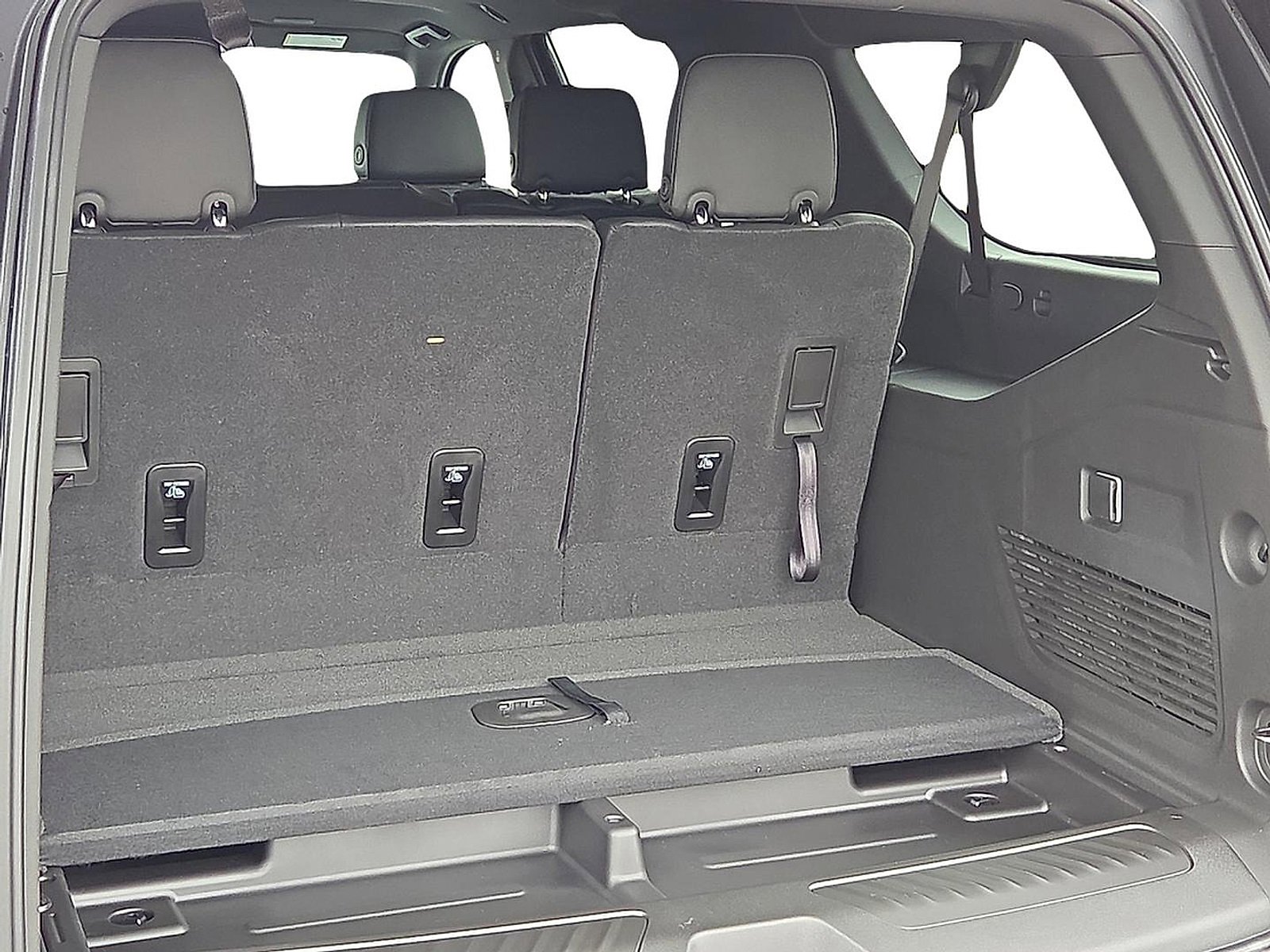 New 2026 Chevrolet Suburban LT w/ LPO, Dark Essentials Package image 8