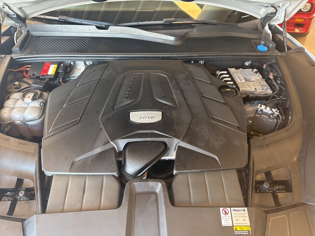 Used 2022 Porsche Cayenne Coupe image 33