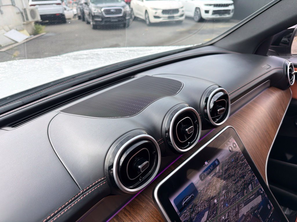 Used 2024 Mercedes-Benz GLC 300 4MATIC image 38