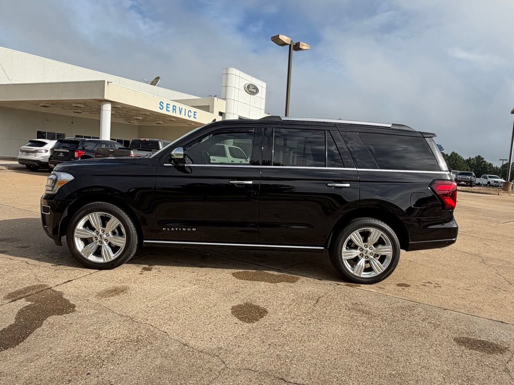 Used 2024 Ford Expedition Platinum RWD image 2