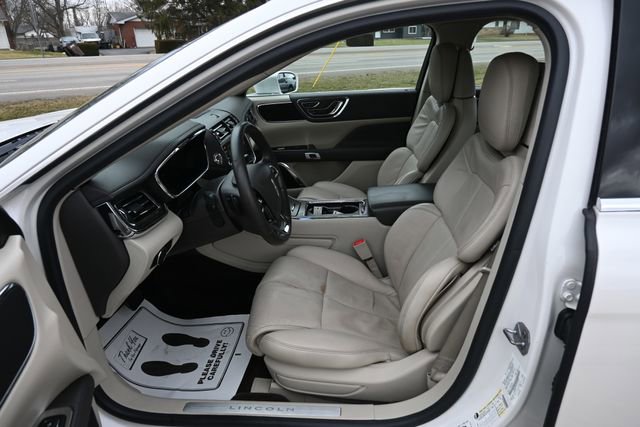 Used 2017 Lincoln Continental Reserve w/ Technology Package image 26