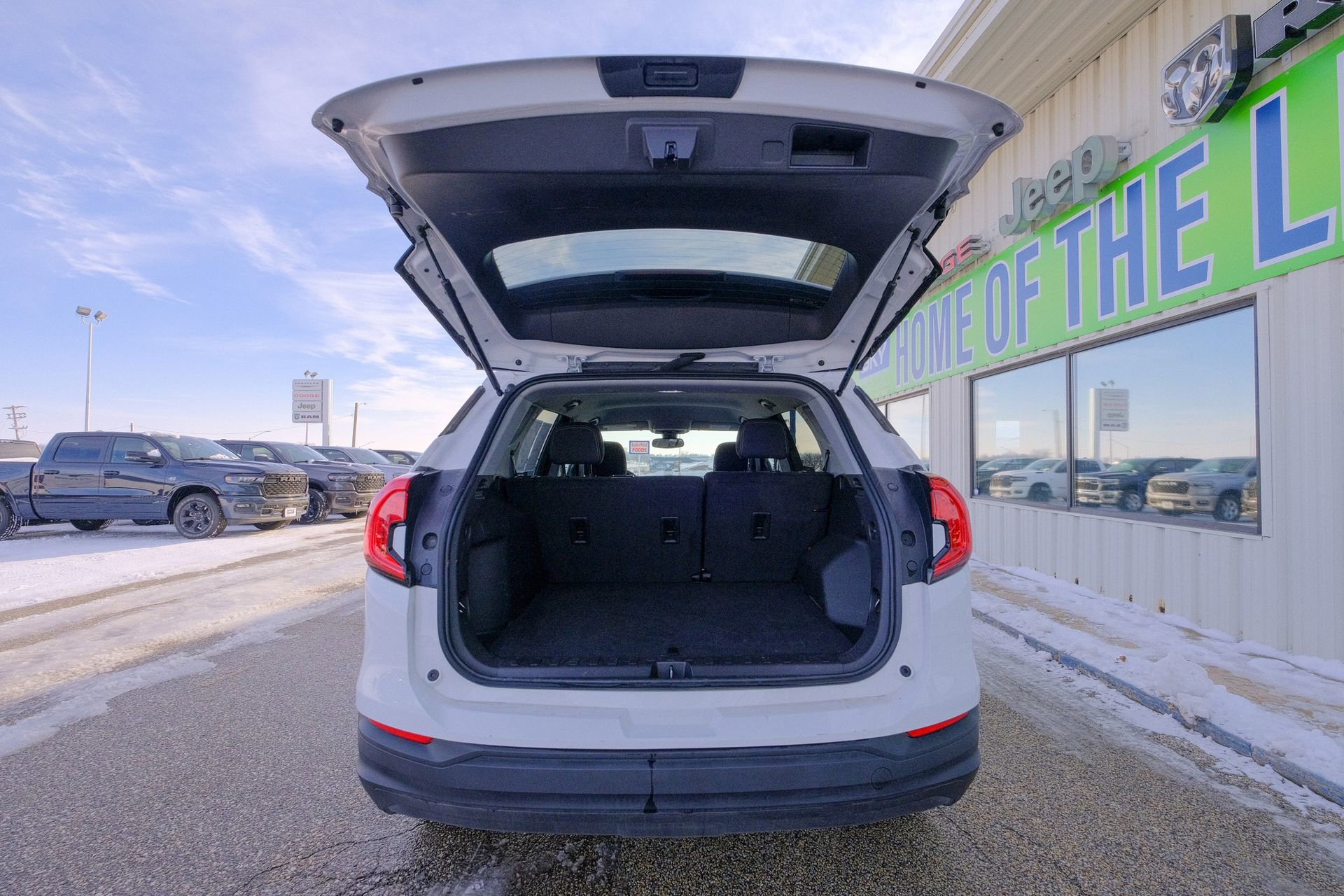 Used 2024 GMC Terrain SLE image 22