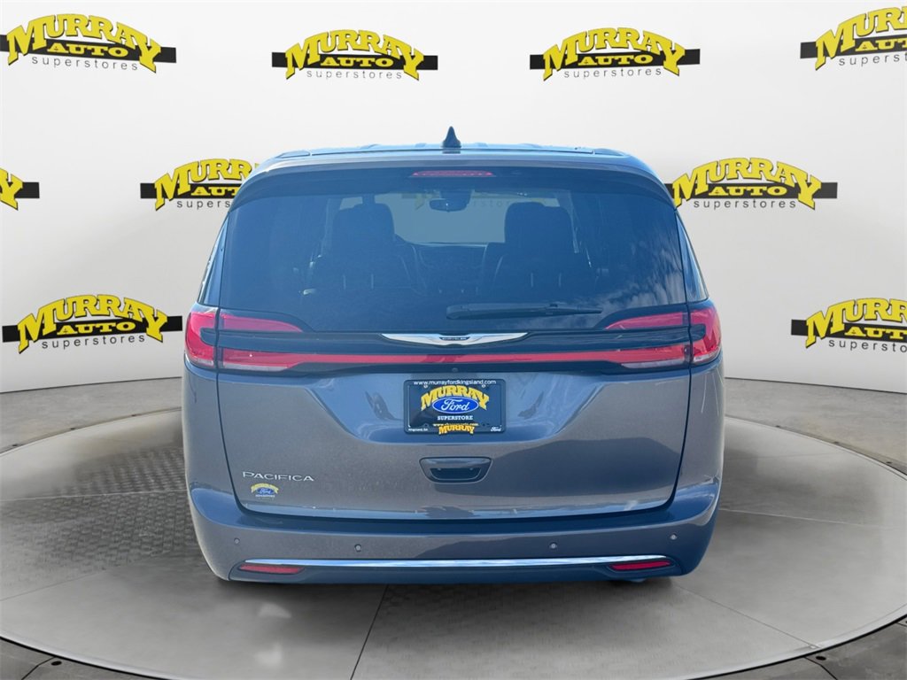 Used 2023 Chrysler Pacifica Touring-L image 4