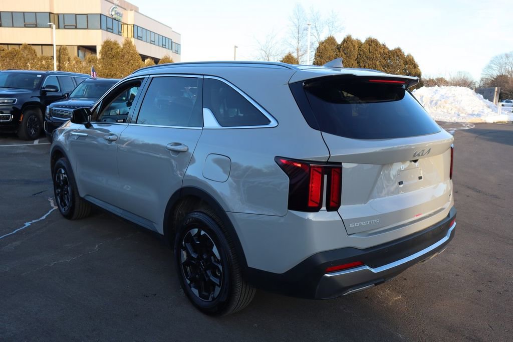 Used 2025 Kia Sorento S image 6