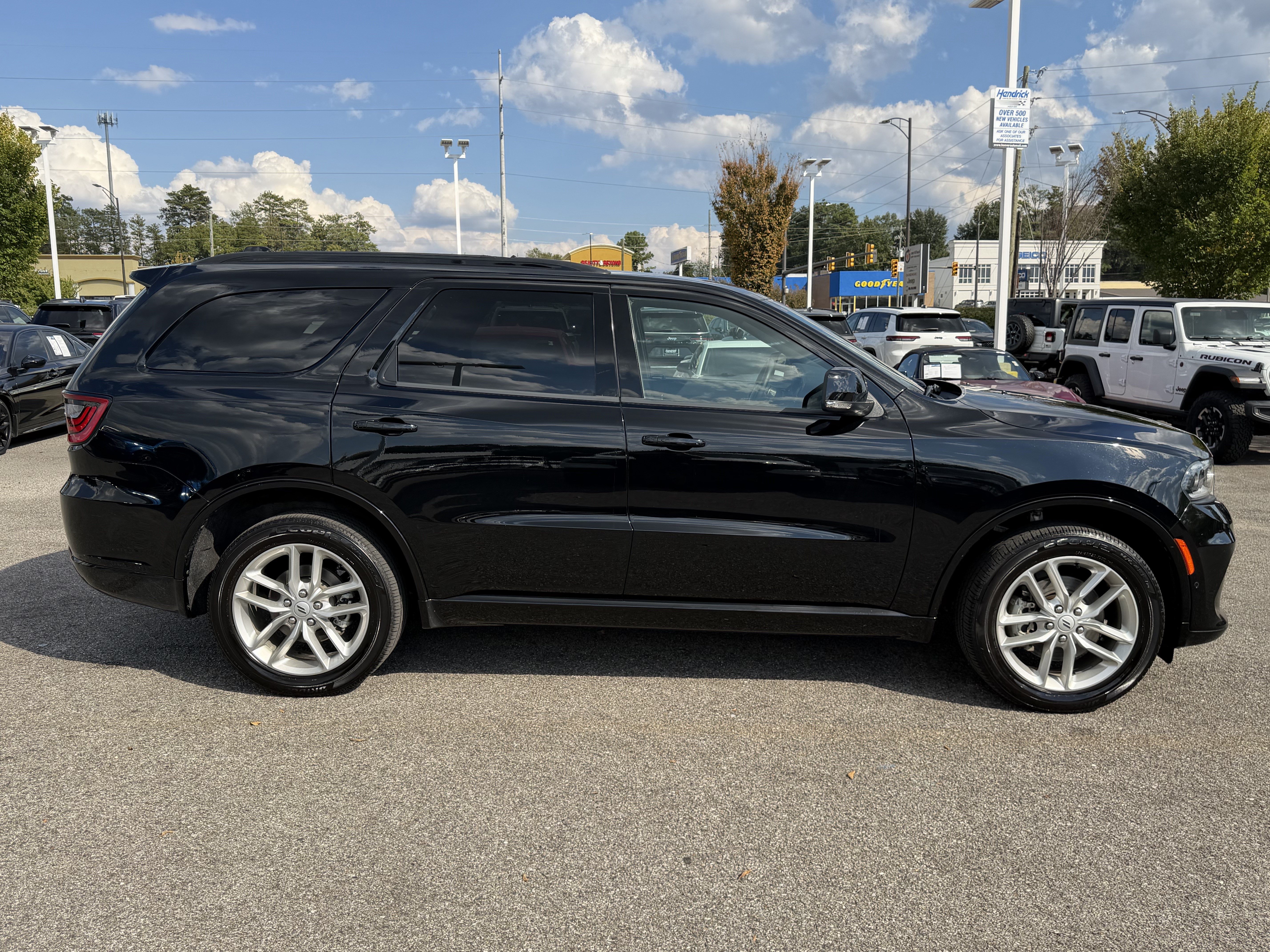 Used 2025 Dodge Durango GT AWD/4WD image 11