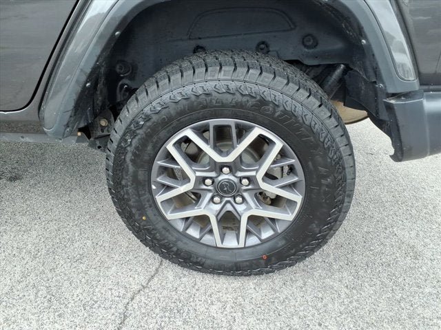 Used 2025 Jeep Wrangler Unlimited Sahara AWD/4WD image 8