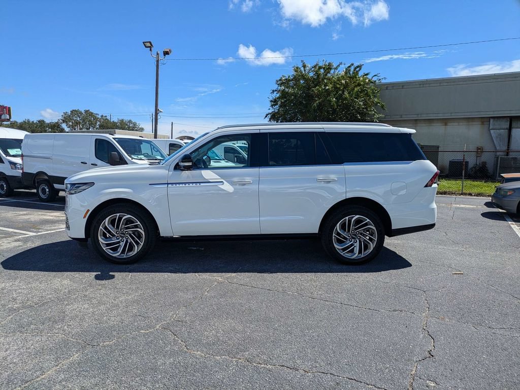 Certified 2026 Lincoln Navigator Reserve AWD/4WD image 8
