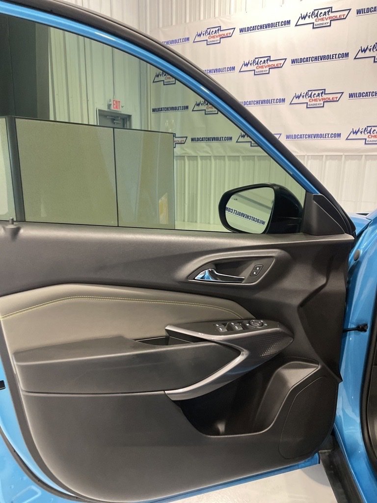Used 2025 Chevrolet Trax ACTIV w/ Driver Confidence Package image 17