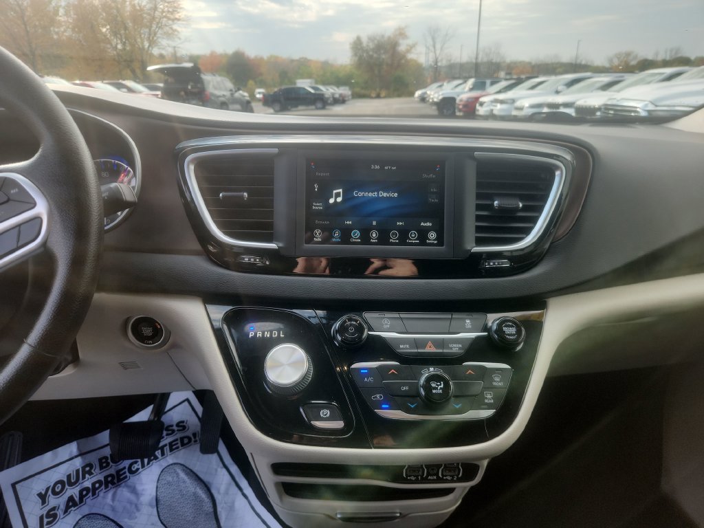 Used 2021 Chrysler Voyager LX FWD image 36