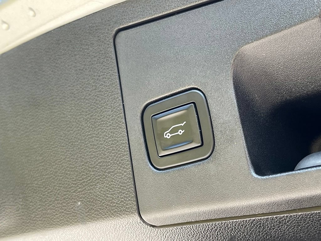 Used 2019 Cadillac XT4 Premium Luxury w/ Cold Weather Package AWD/4WD image 25
