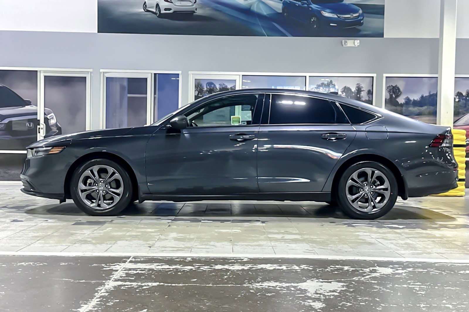 Used 2023 Honda Accord EX image 2
