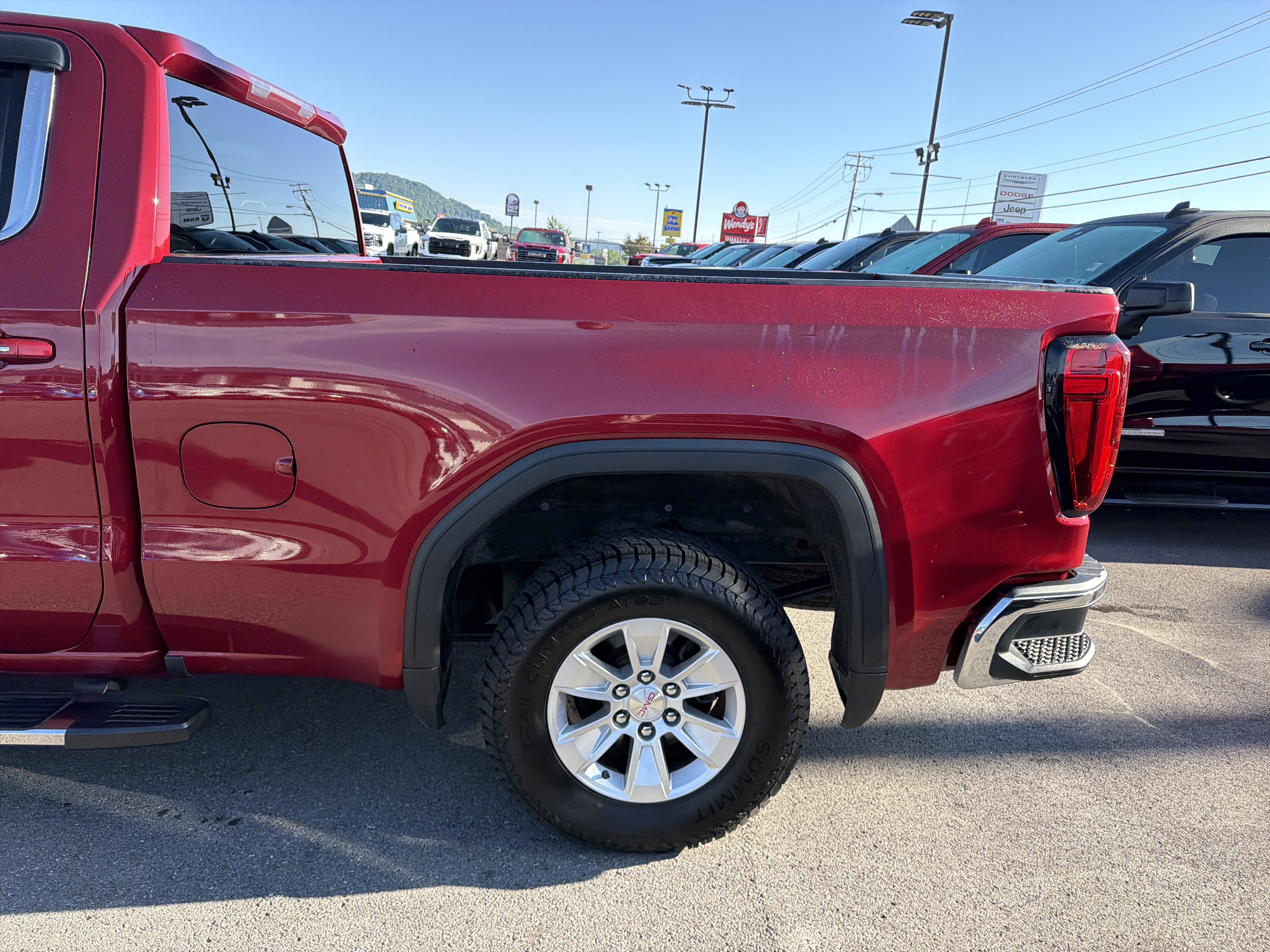 Used 2019 GMC Sierra 1500 SLE w/ SLE Value Package AWD/4WD image 9