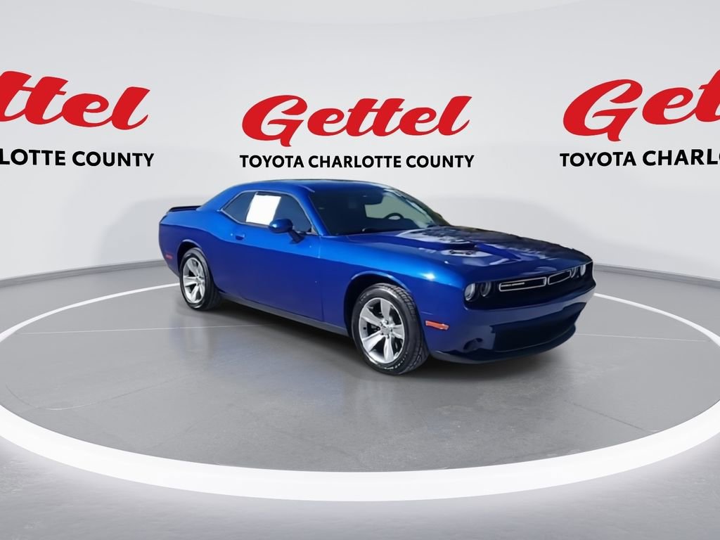 Used 2021 Dodge Challenger SXT image 2