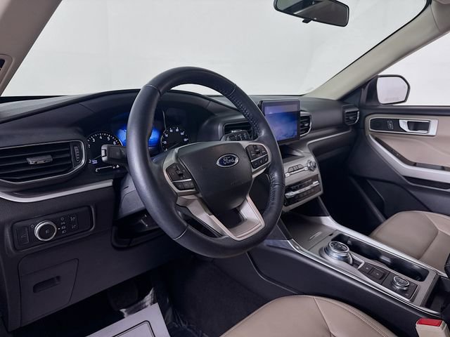 Used 2022 Ford Explorer XLT w/ Equipment Group 202A image 9