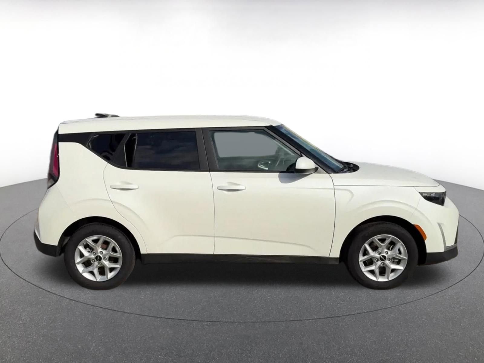 Used 2025 Kia Soul LX w/ LX Technology Package image 13