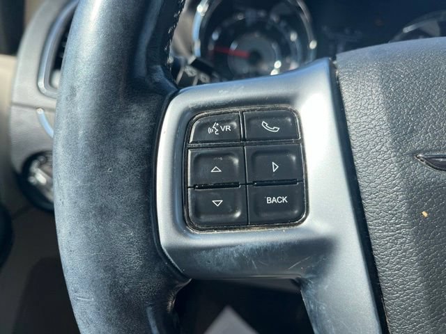 Used 2012 Chrysler Town & Country Touring-L w/ Entertainment Group #2 FWD image 26