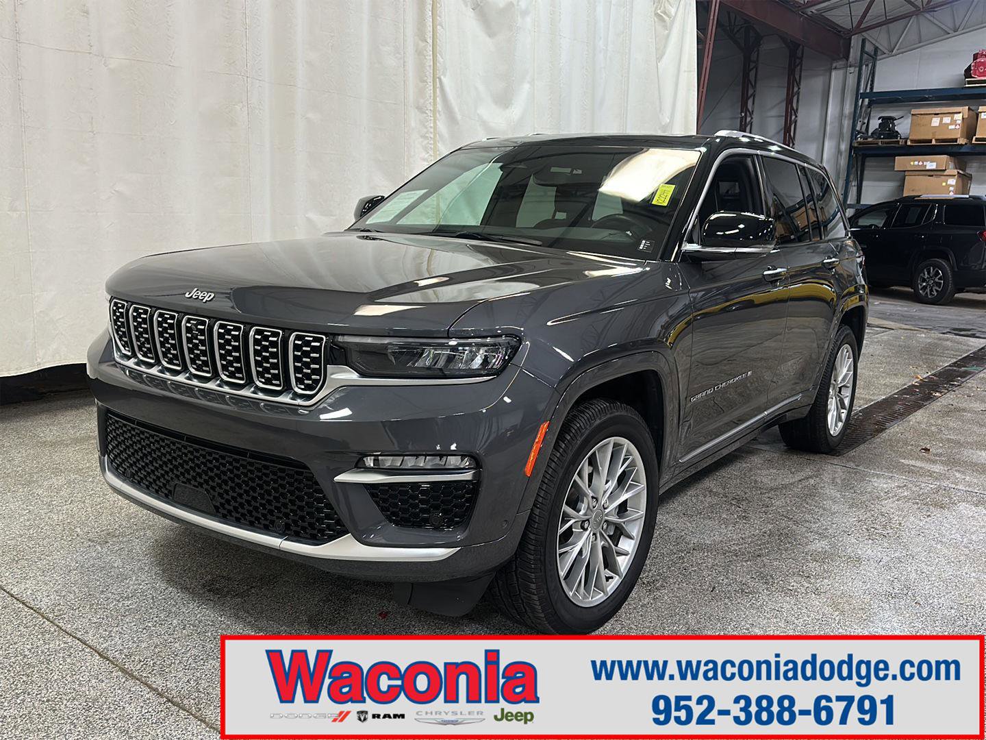 Used 2022 Jeep Grand Cherokee Summit w/ Luxury Tech Group V AWD/4WD image 1