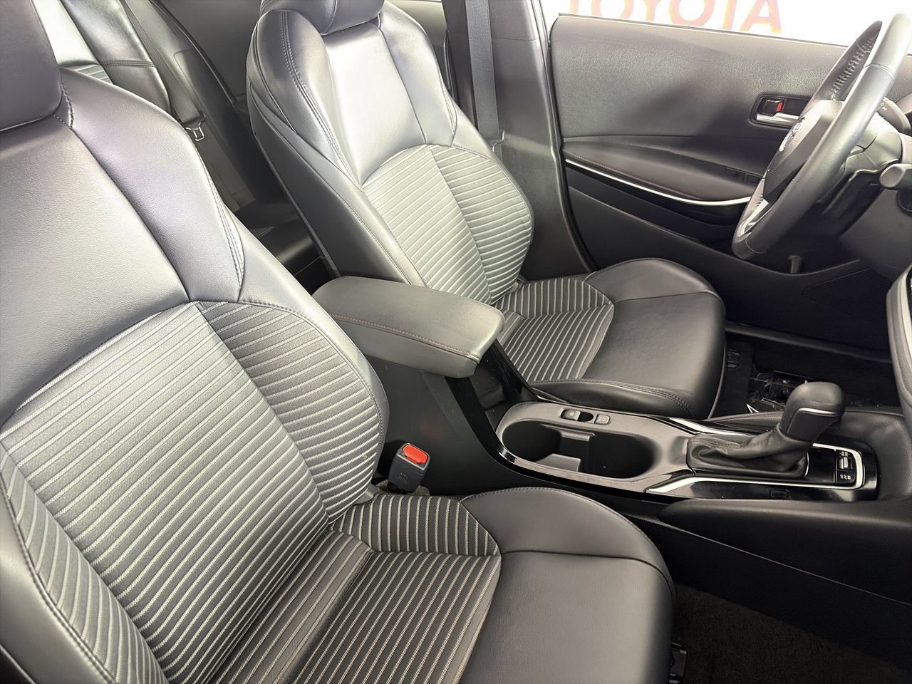 Used 2024 Toyota Corolla XSE FWD image 25