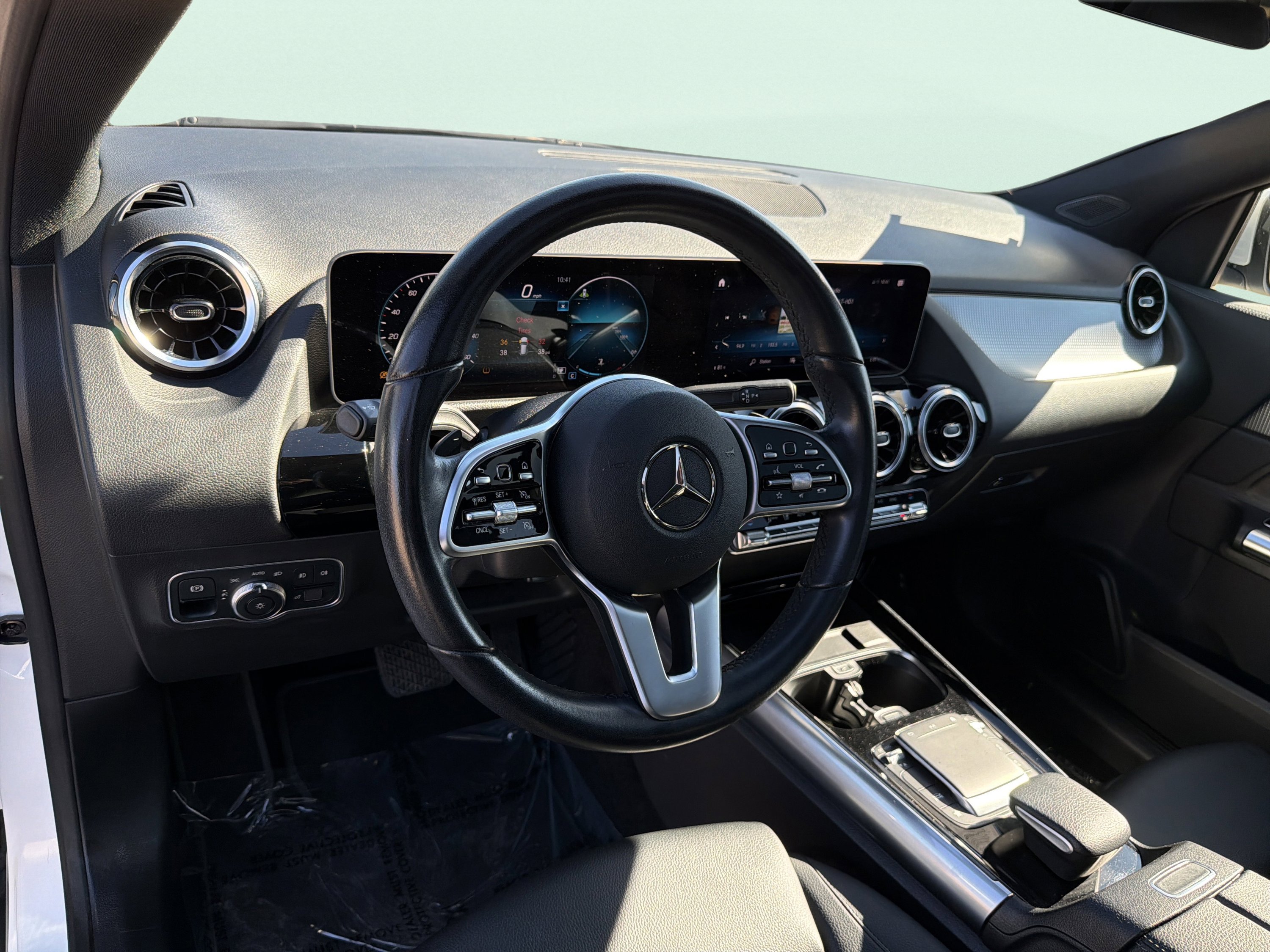 Used 2021 Mercedes-Benz GLA 250 4MATIC w/ Premium Package image 12