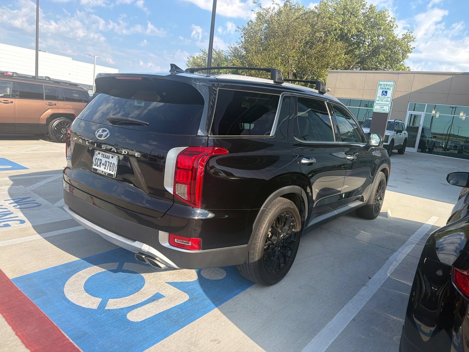 Used 2022 Hyundai Palisade SEL w/ Premium Package FWD image 4