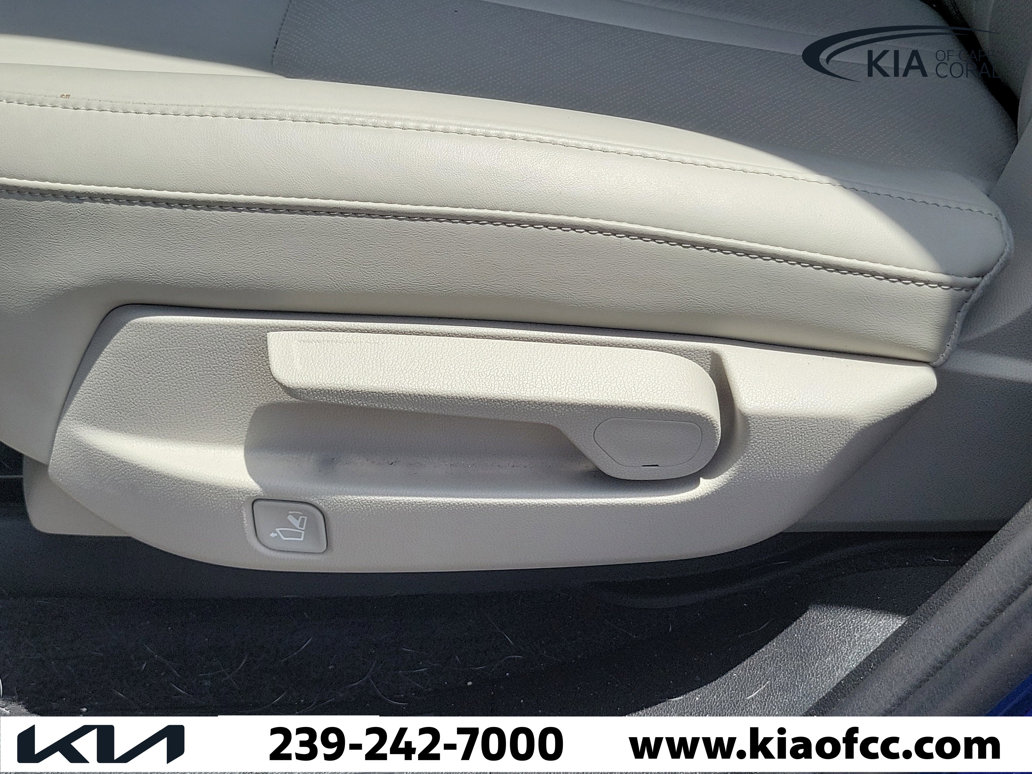 Certified 2023 Kia Sorento S w/ Panoramic Sunroof Package FWD image 15