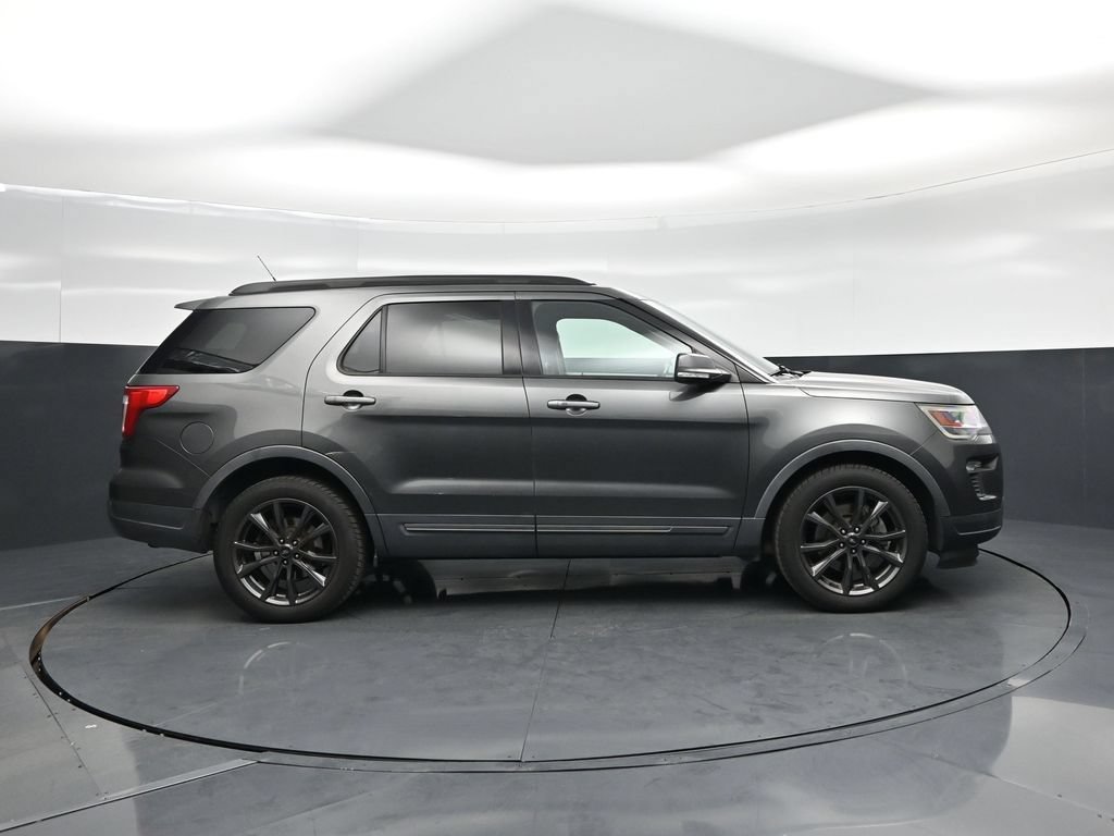 Used 2018 Ford Explorer XLT w/ Equipment Group 202A FWD image 25