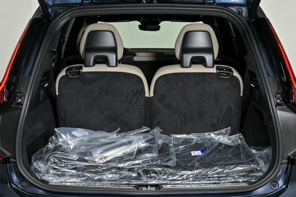 New 2026 Volvo XC90 B6 Plus w/ Protection Package Premier image 32