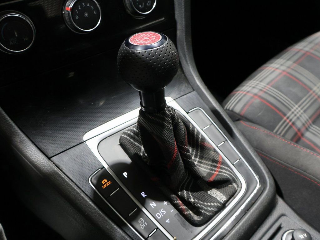 Used 2017 Volkswagen Golf S image 24