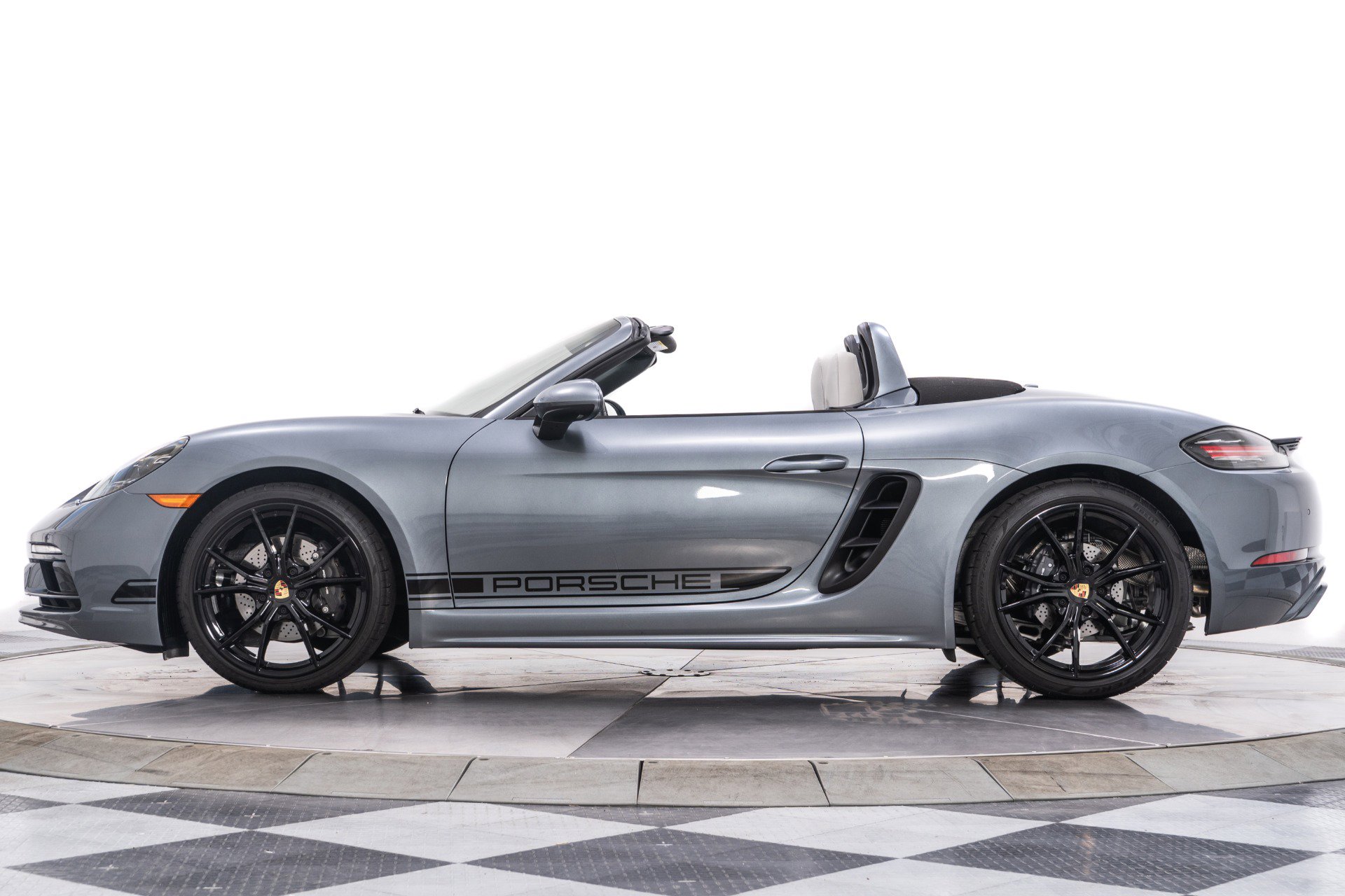 Used 2025 Porsche 718 Boxster image 6