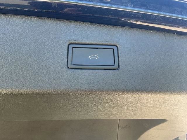 Used 2024 Volkswagen Tiguan SE image 18