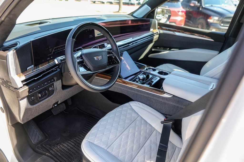 Certified 2025 Cadillac Escalade ESV Sport Platinum image 10