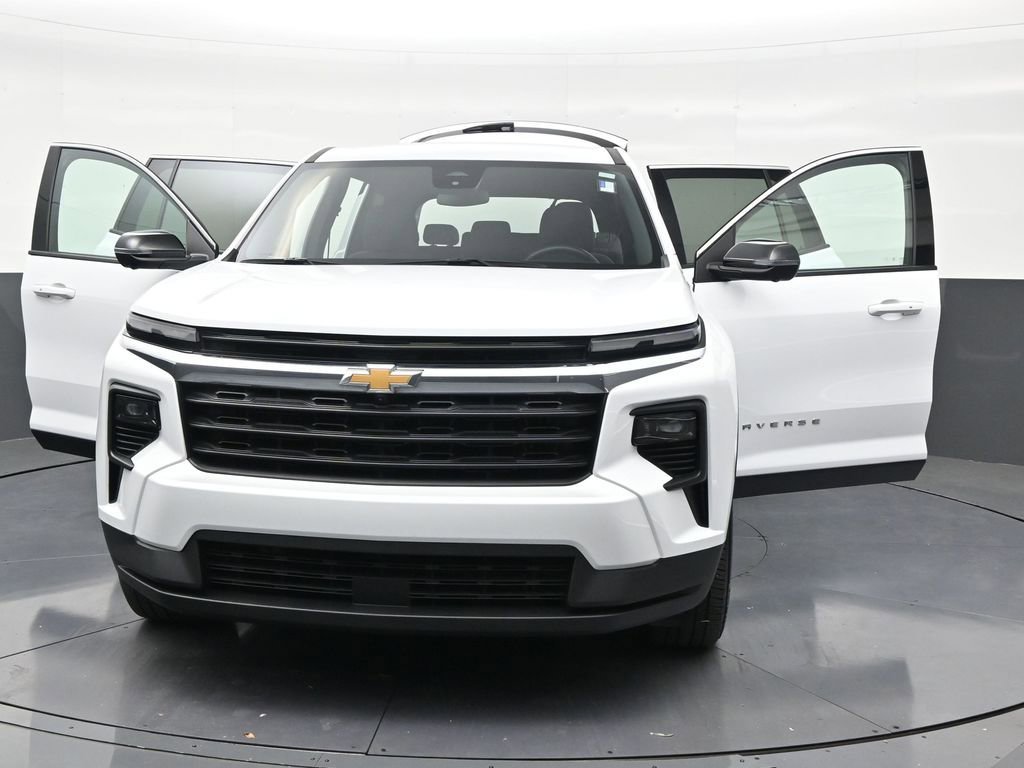 Used 2024 Chevrolet Traverse LS FWD image 34
