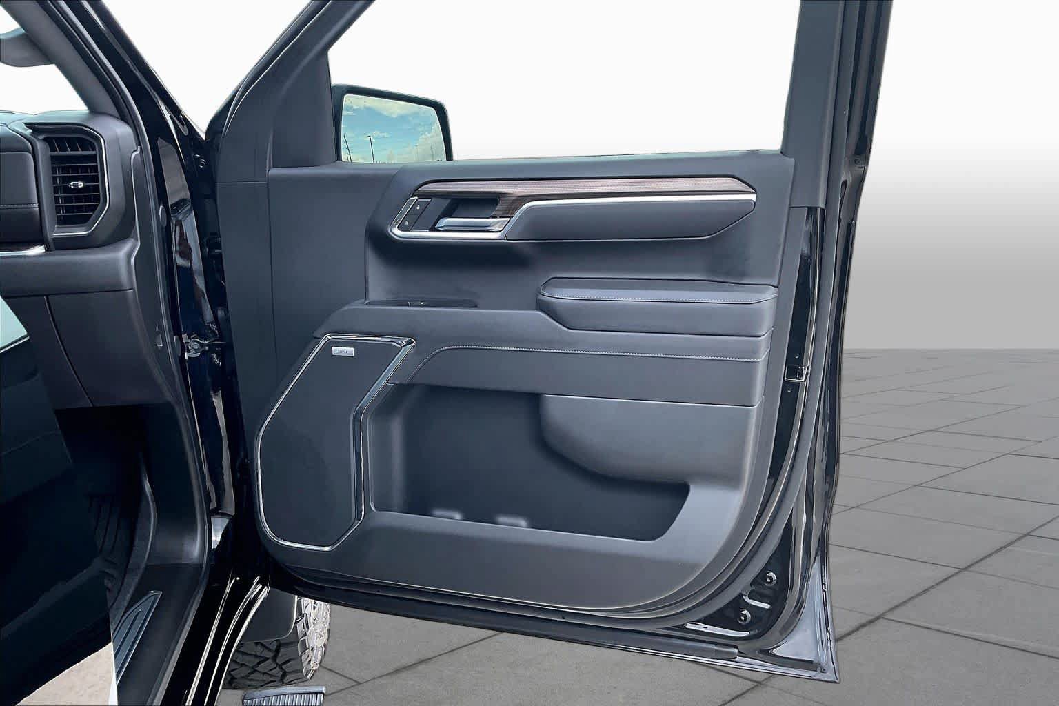 Certified 2025 Chevrolet Silverado 1500 LT Trail Boss w/ Convenience Package II AWD/4WD image 22