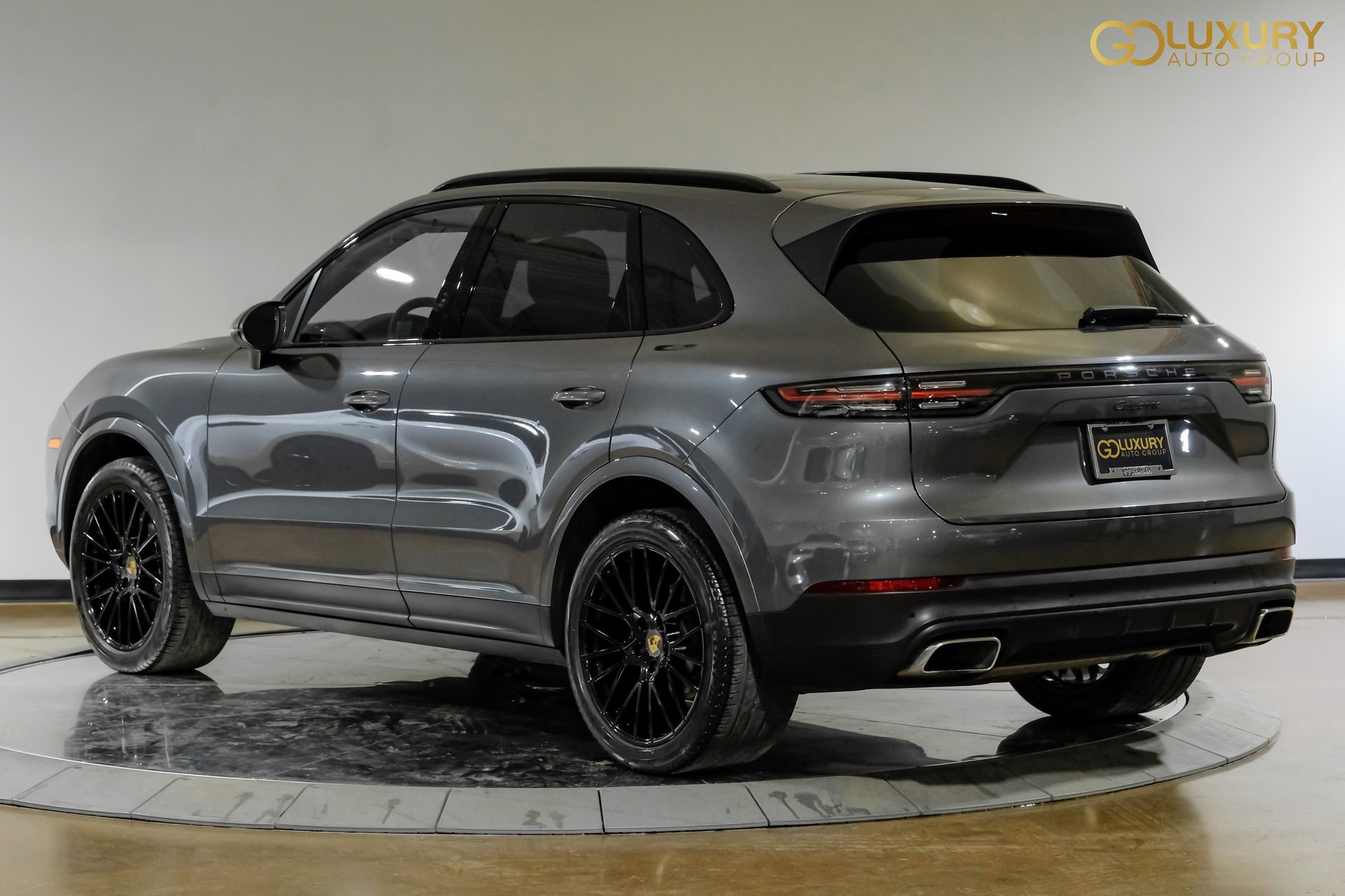 Used 2023 Porsche Cayenne Platinum Edition image 12