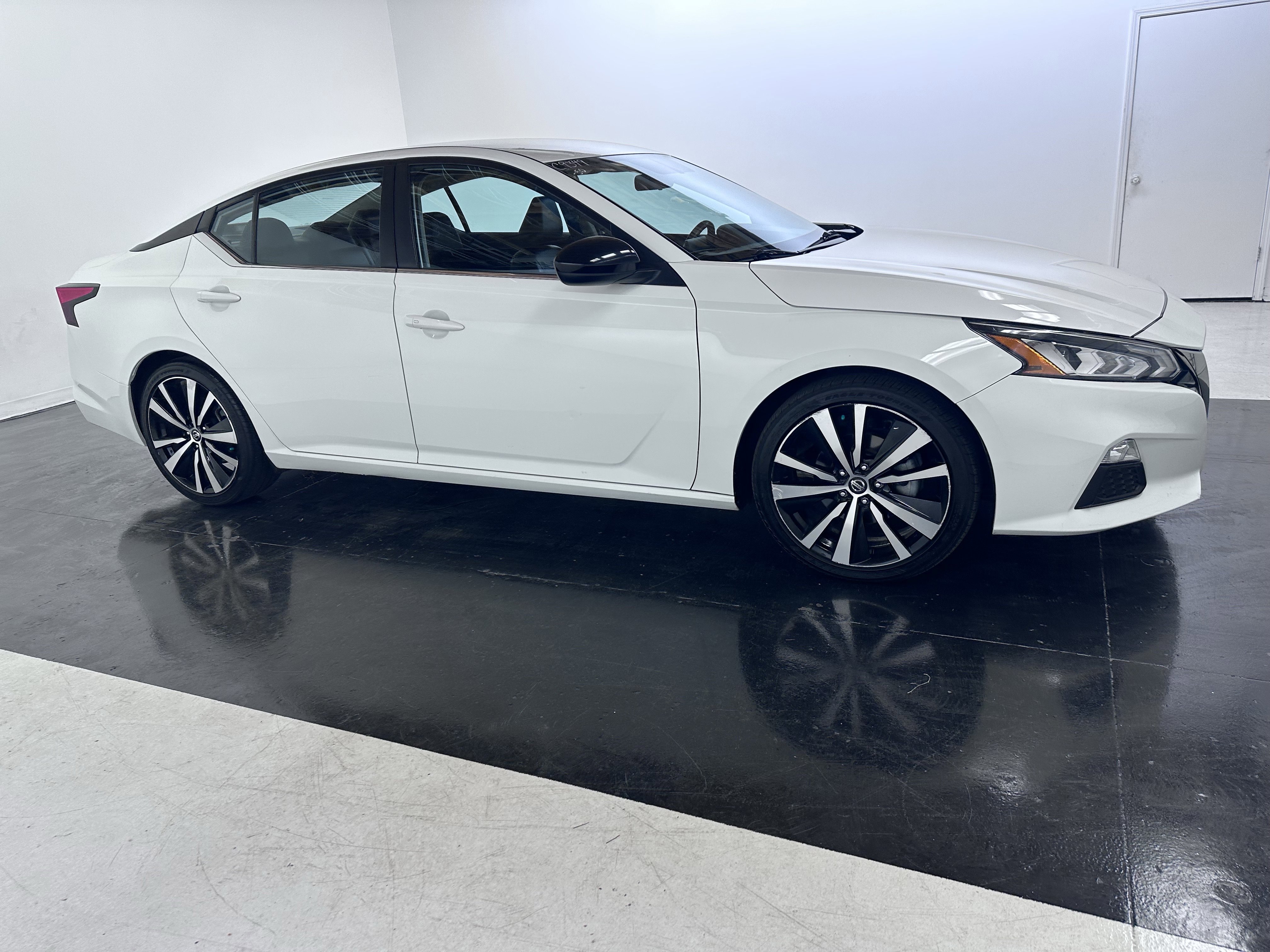 Used 2019 Nissan Altima 2.5 SR FWD image 15