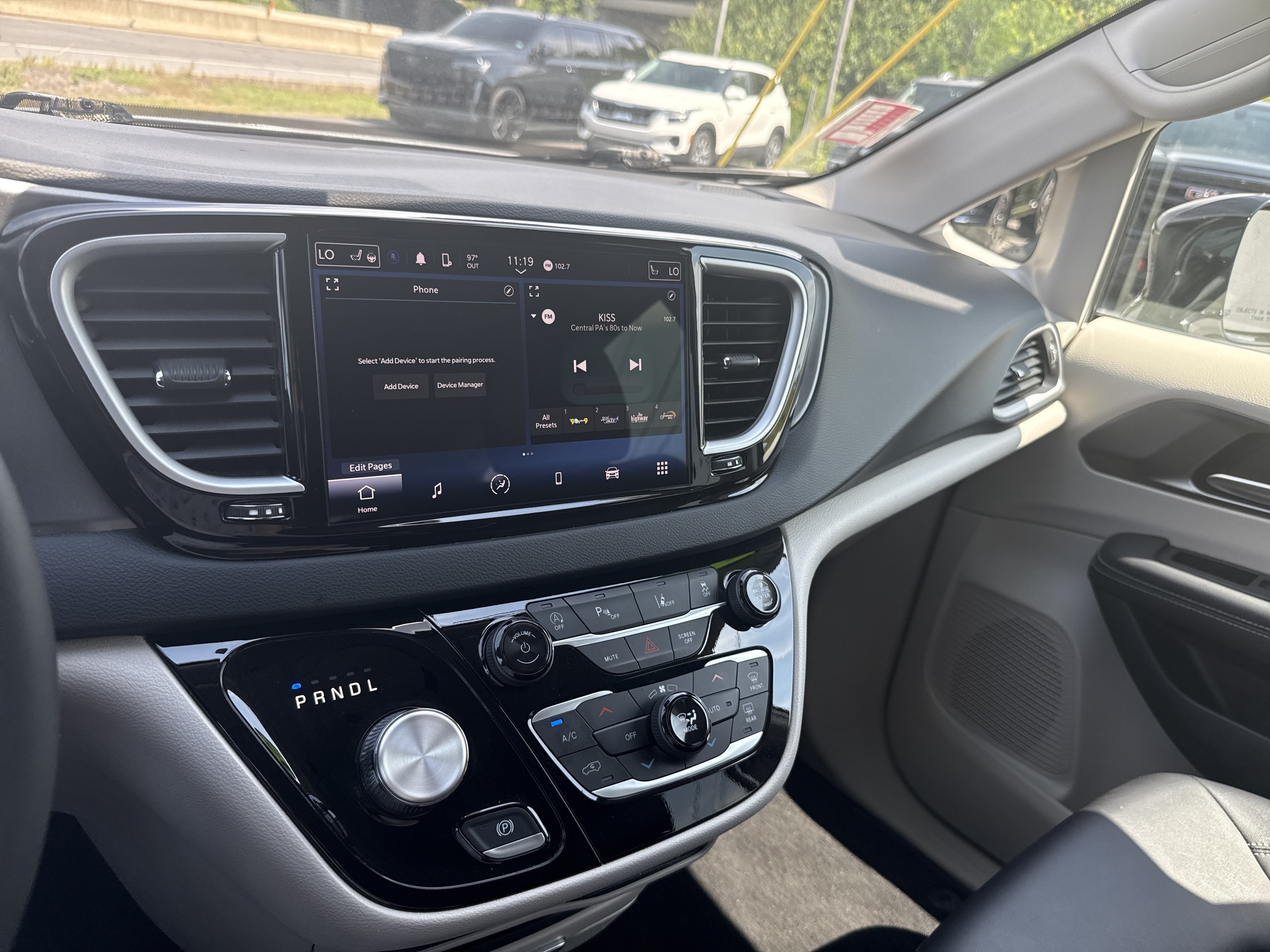 Used 2024 Chrysler Pacifica Touring-L FWD image 22