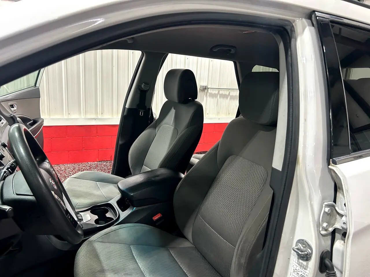 Used 2016 Hyundai Santa Fe SE FWD image 9